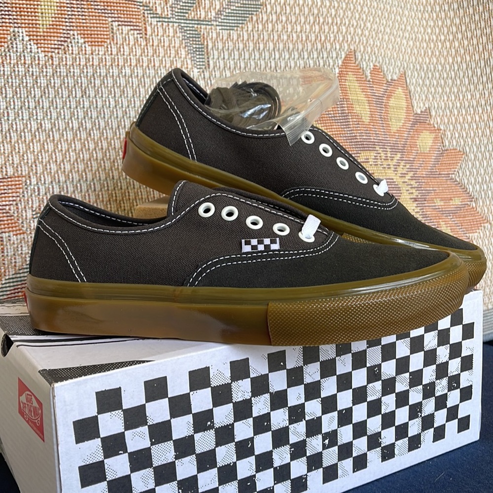 Vans WMNS Skate Authentic
Raven/Gum
VNOA5FC8241
Sneakers - athletic shoes - Picture 7 of 16